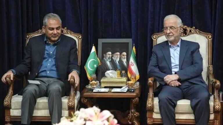 Backchannel Diplomacy: Pakistan Shuttles ‘Fresh’ US Proposal to Tehran as Washington Faces Internal Revolt Over Iran War