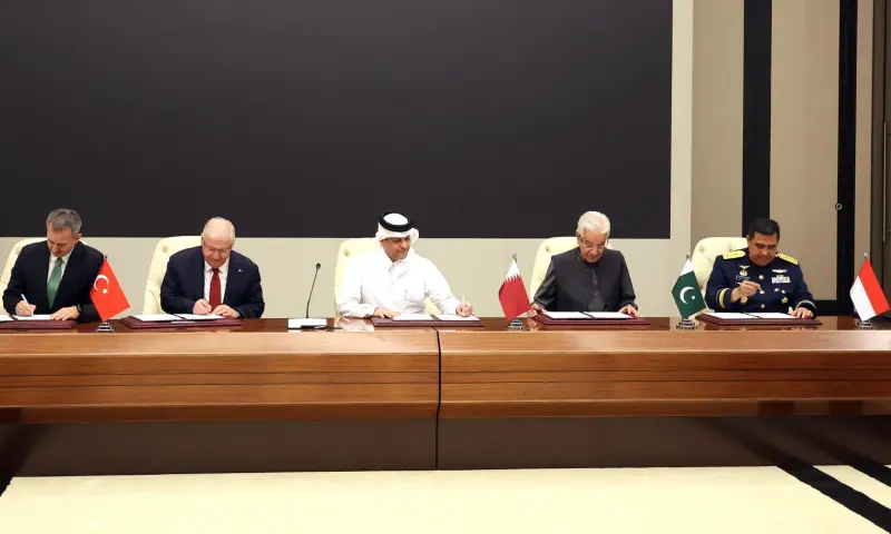 Representatives signing the Pakistan Turkiye defense memorandum.