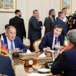 Iran and Russia Emphasize Diplomatic Solutions to Regional Crises During Tehran Talks